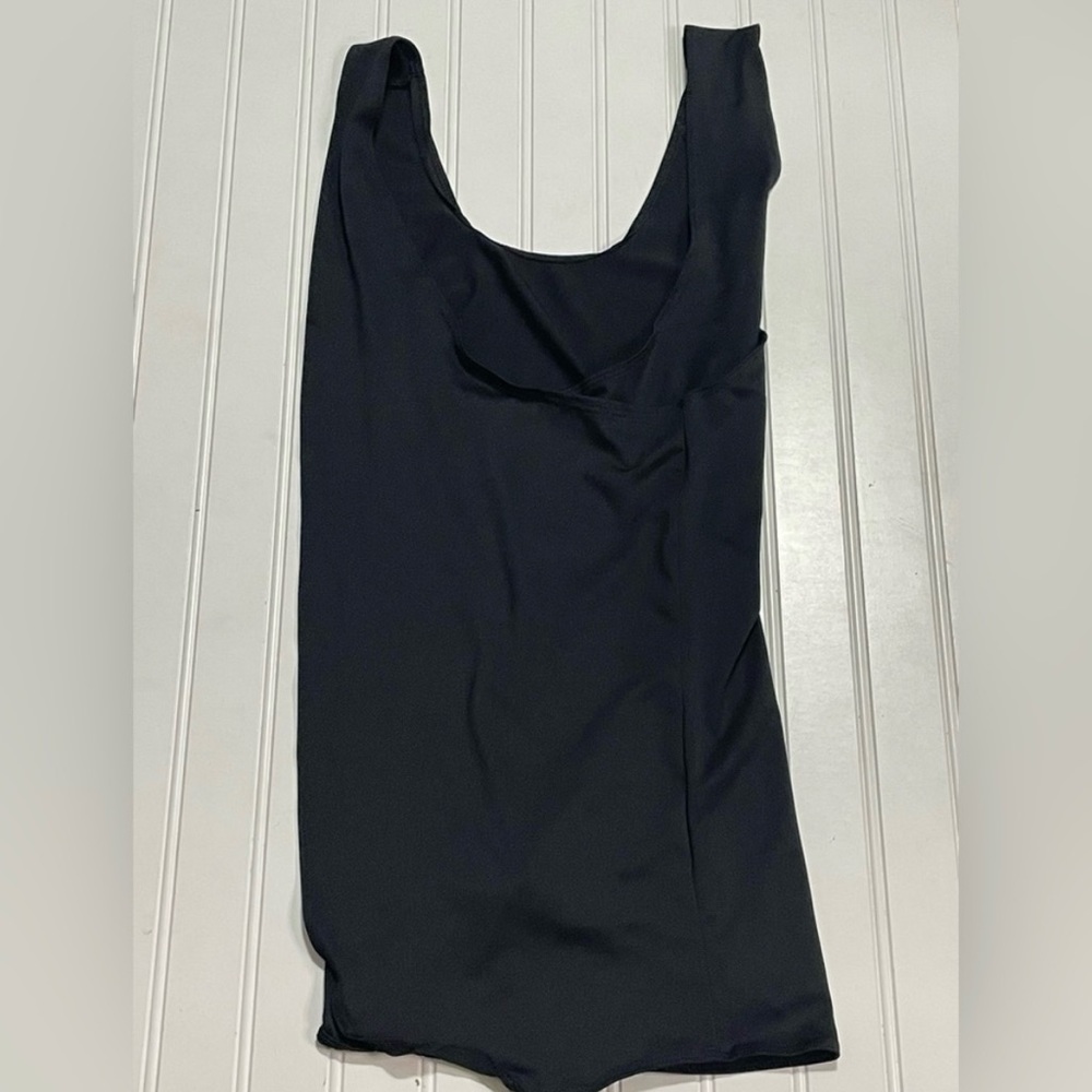 NWOT Women’s Cross Back Sleeveless Black Tank Top size XL